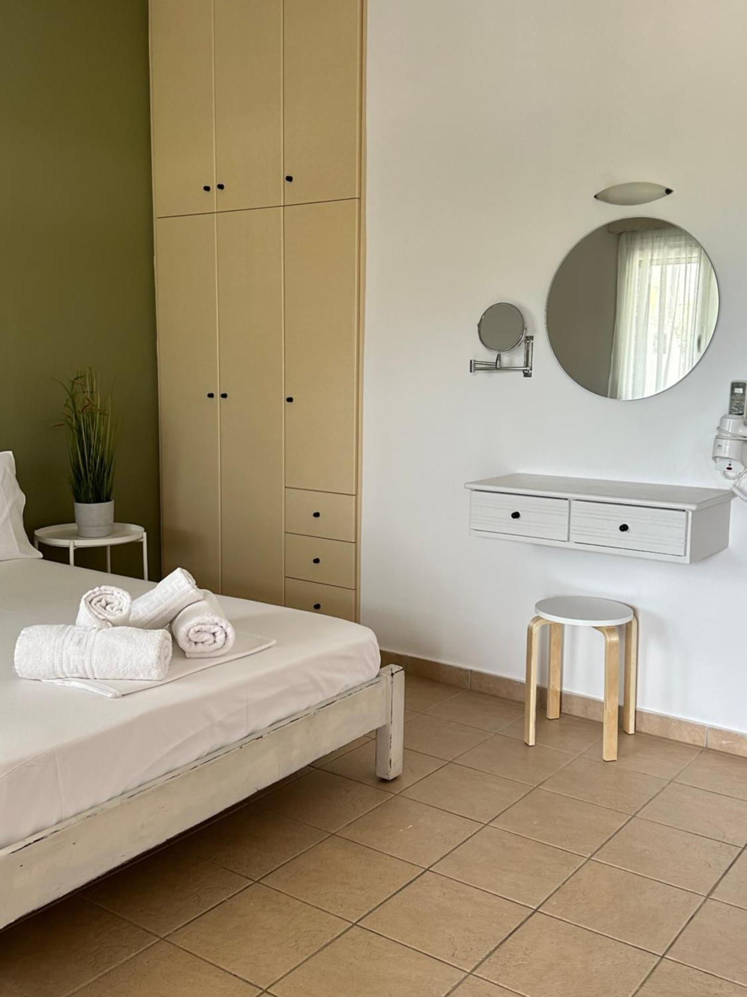 Voulas Apartments Stoúpa Room photo